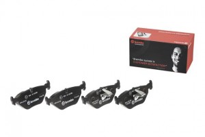 Комплект тормозных колодок, диско P06023 BREMBO