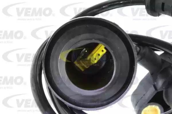 Датчик, частота вращения колеса V30-72-0131 VEMO