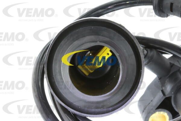 Датчик, частота вращения колеса V30-72-0131 VEMO