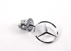 Эмблема A 210 880 01 86 MERCEDES BENZ