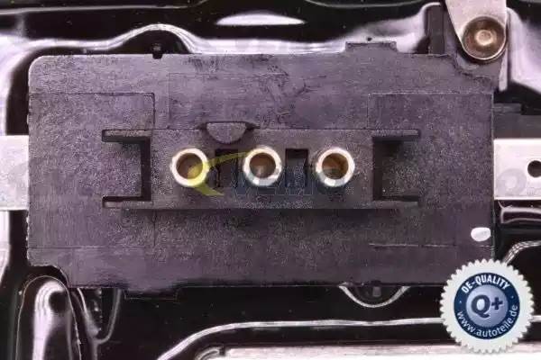 Блок управления отопителем V30-79-0002 VEMO