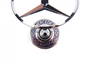 Эмблема A 210 880 01 86 MERCEDES BENZ