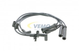 Ккомплект проводов зажигания V40700028 VEMO