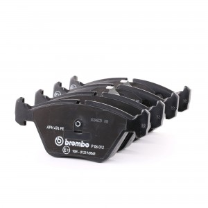 Комплект тормозных колодок, диско P06012 BREMBO