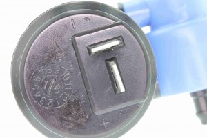 Водяной насос, система очистки окон V40-08-0012 VEMO