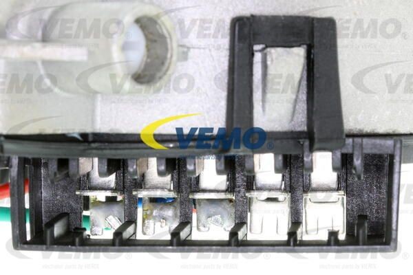 Двигатель стеклоочистителя V30070006 VEMO