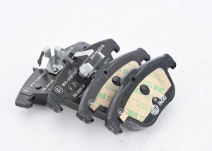 Колодки тормозные дисковые A 005 420 42 20 MERCEDES BENZ