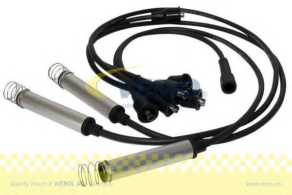 Ккомплект проводов зажигания V40-70-0038 VEMO