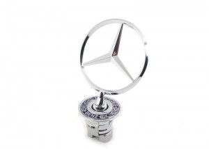 Эмблема A 210 880 01 86 MERCEDES BENZ