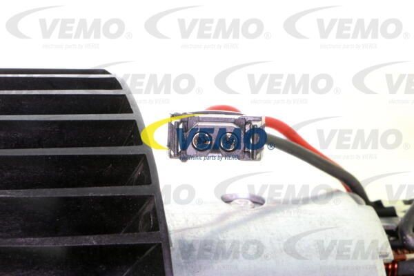 Электродвигатель, вентиляция салона V20-03-1136 VEMO
