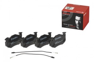 Комплект тормозных колодок, диско P68015 BREMBO