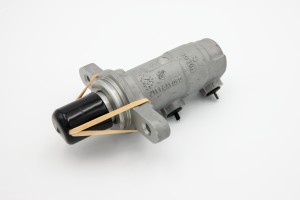 Главный тормозной цилиндр 42556837 IVECO