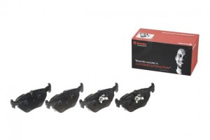 Комплект тормозных колодок, диско P06013 BREMBO