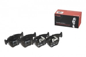 Комплект тормозных колодок, диско P06021 BREMBO
