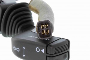Выключатель на колонке рулевого управления V40-80-2427 VEMO
